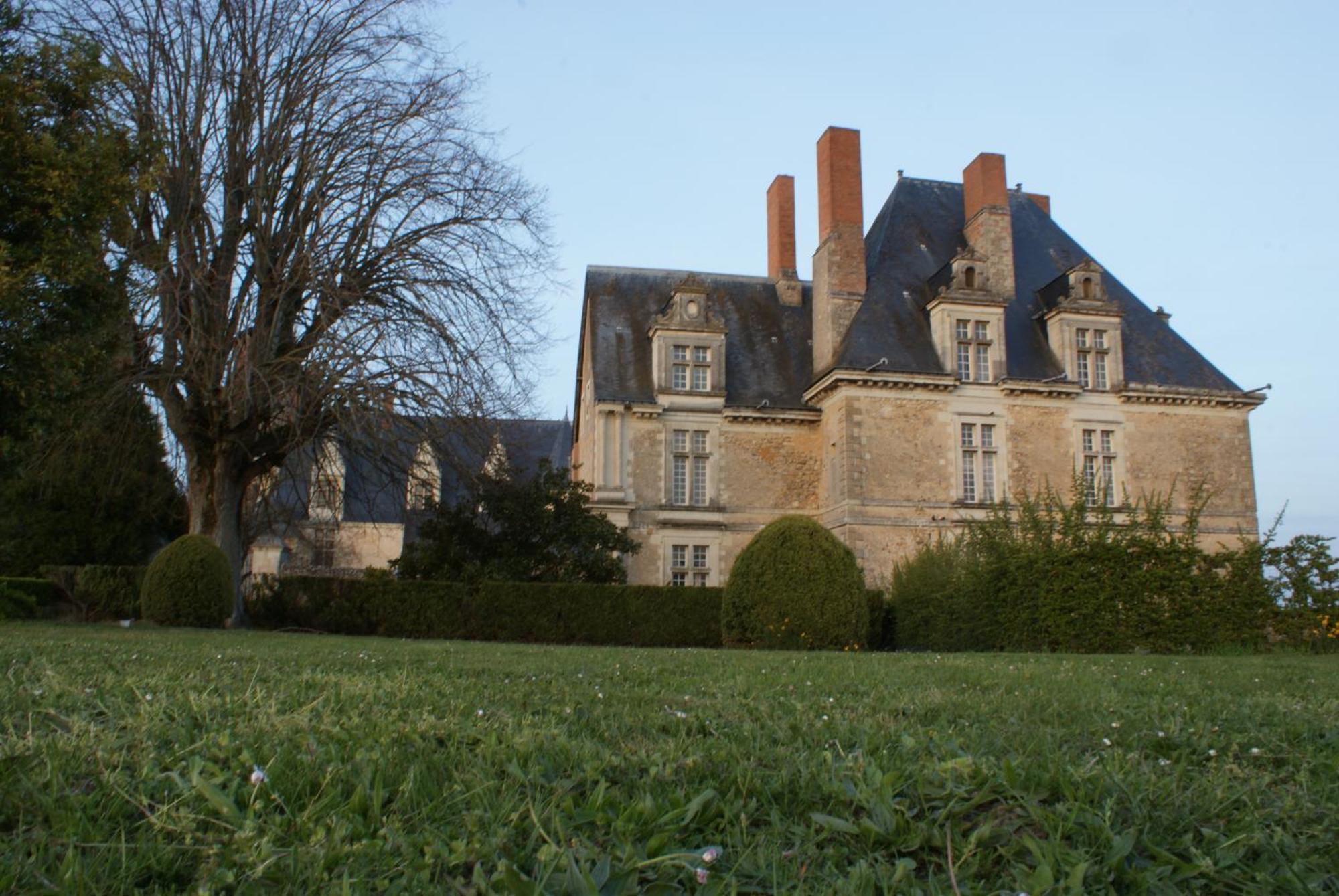 Chateau De Durtal Bed and Breakfast Exteriör bild