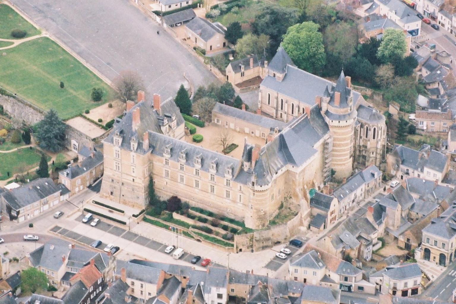 Chateau De Durtal Bed and Breakfast Exteriör bild